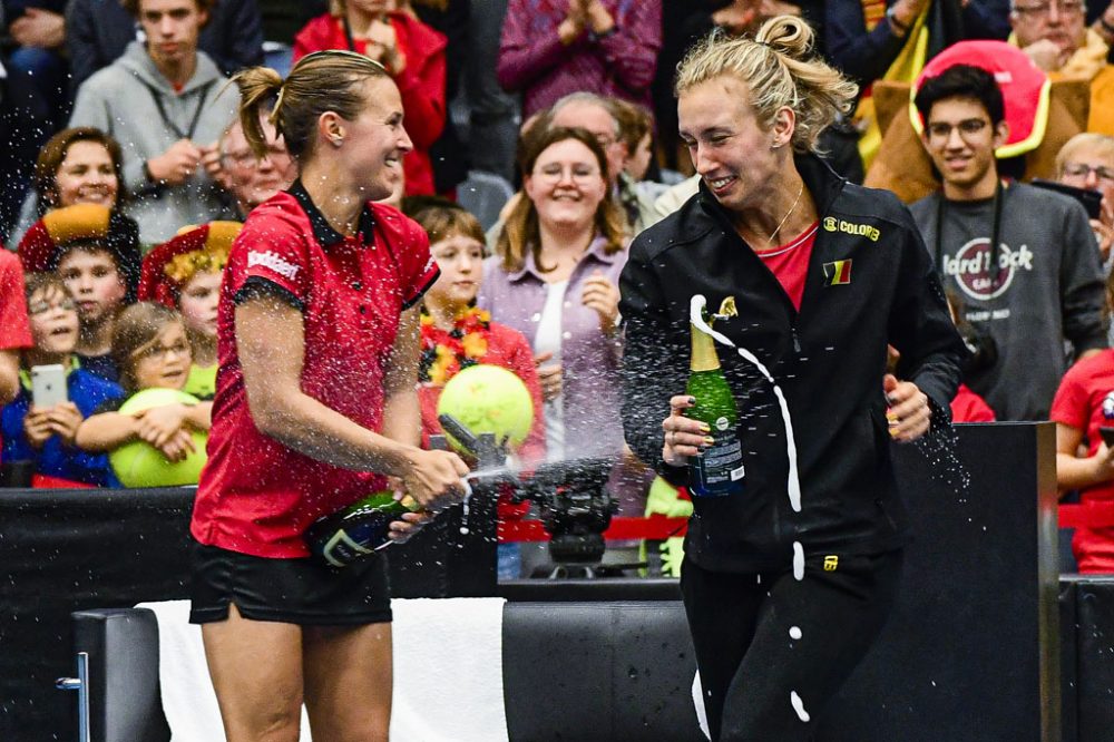 Kirsten Flipkens und Elise Mertens feiern ihren Einzug in die Fed-Cup-Endrunde (Bild: Laurie Dieffembacq/Belga)