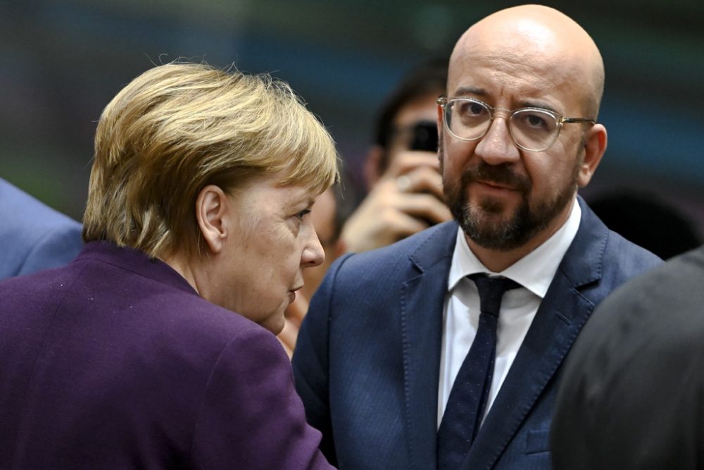 EU-Ratspräsident Charles Michel mit Bundeskanzlerin Angela Merkel (Bild: Philip Reynaers/Pool/Belga)