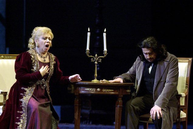 Die weltberühmte italienische Opernsängerin Mirella Freni (l.) am 7.5.2001 mit Jenis Delibor (Bild: Riccardo Musacchio/ANSA/EPA)