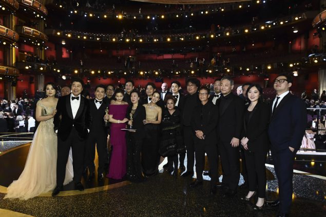 Die südkoreanischen Oscar-Gewinner für "Parasite" (Bild: Matt Petit/AMPAS/AFP)
