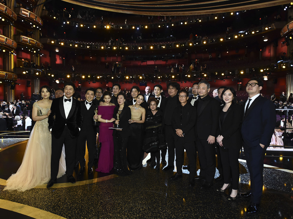 Die südkoreanischen Oscar-Gewinner für "Parasite" (Bild: Matt Petit/AMPAS/AFP)