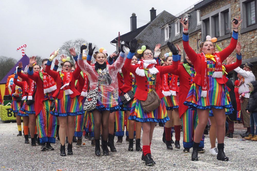 Rosenmontagszug in Büllingen (Bild: Stephan Pesch/BRF)