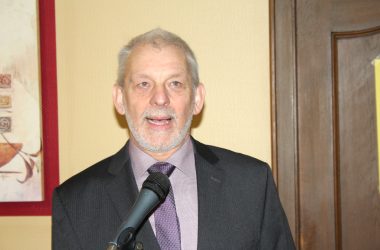 Klaus Schumacher als Ehrenbürgermeister von Amel ausgezeichnet (Bild: Manuel Zimmermann/BRF)
