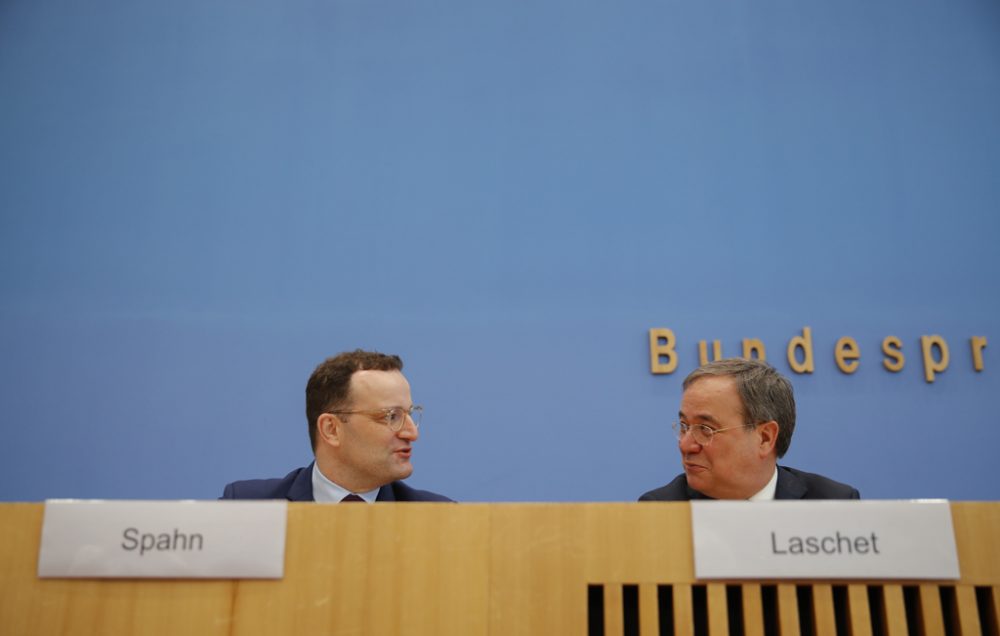 Jens Spahn und Armin Laschet (Bild: Odd Andersen/AFP)