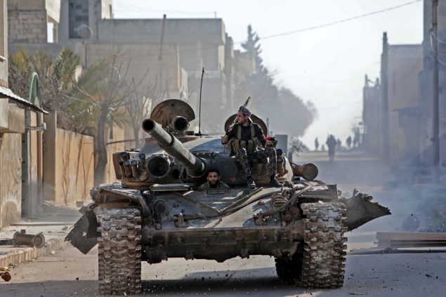 Von der Türkei unterstützte syrische Kämpfer in Saraqib in der Provinz Idlib (Bild: Bakr Alkasem/AFP)