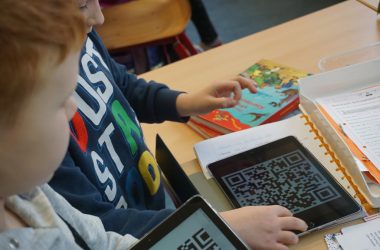 In allen Schulen der Gemeinde Amel sind Tablets Teil des Unterrichts - hier in der Schule Montenau-Iveldingen (Bild: Stephan Pesch/BRF)