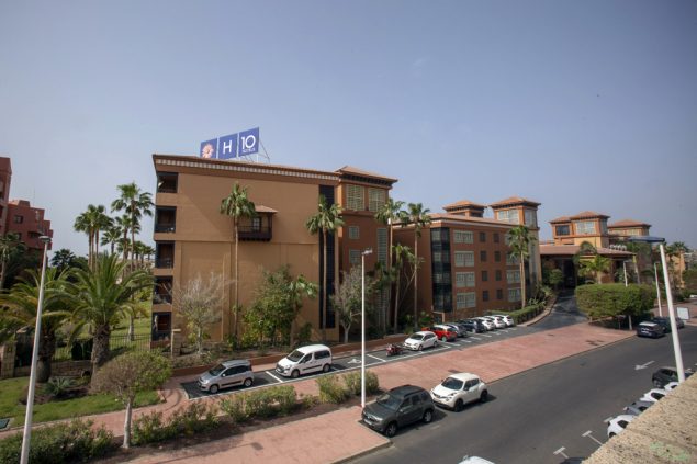 Wegen Coronavirus: 110 Belgier sitzen im H10 Costa Adeje Palace Hotel in La Caleta (Teneriffa) fest (Bild: Desiree Martin/AFP)