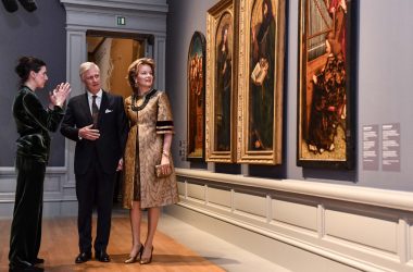 Museumsdirektorin Catherine Verleysen mit König Philippe und Königin Mathilde bei der Eröffnung am 30. Januar (Bild: Dirk Waem/Belga)