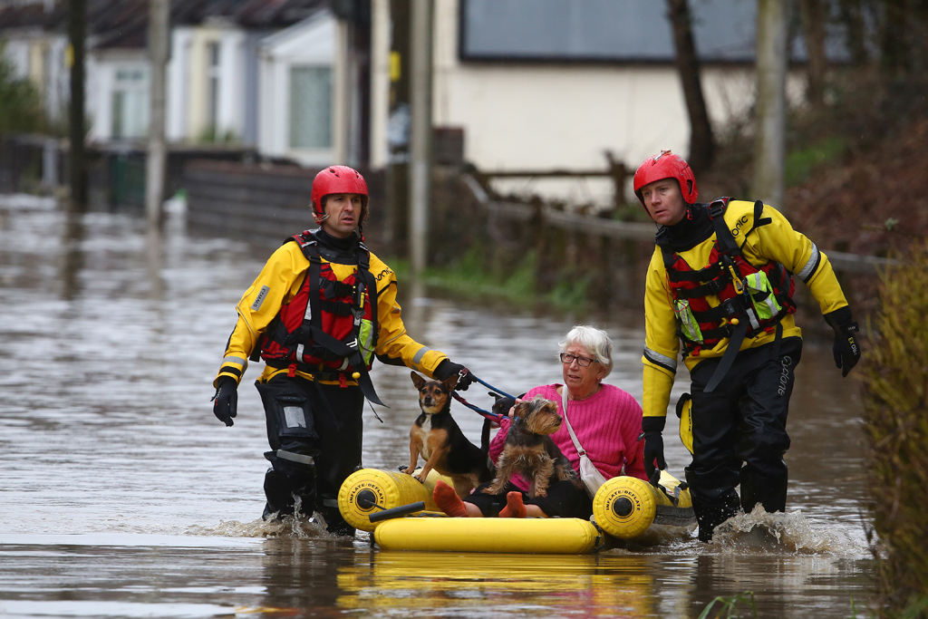 Evakuierung in Süd-Wales nach Sturm Dennis (Bild: Geoff Caddick/AFP)