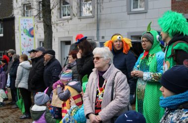 Kettenis Alaaf: Karnevalszug am Veilchendienstag (Bild: Lena Orban/BRF)