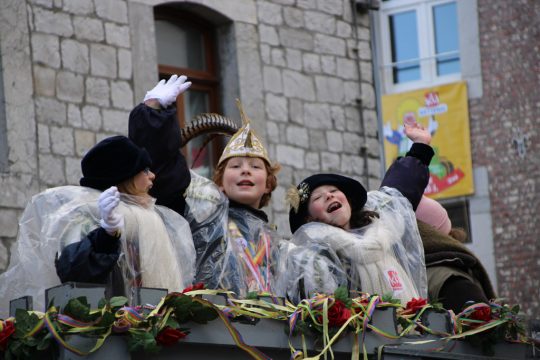 Kettenis Alaaf: Karnevalszug am Veilchendienstag (Bild: Lena Orban/BRF)