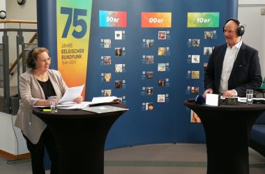 Die Moderatoren Karin Meyer und Andreas Ryll bei der Live-Sendung "75 Jahre BRF" im Funkhaus in Eupen (Bild: Marc Schifflers/BRF)