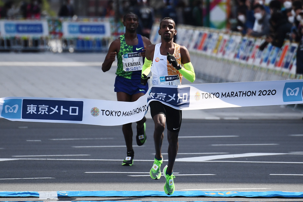 Bashir Abdi wird in Tokio Zweiter und stellt einen neuen Landesrekord auf (Bild: Charly Triballeau/AFP)