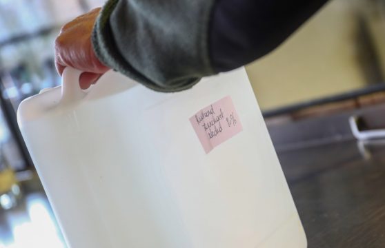 Alkohol zur Herstellung von Desinfektionsmitteln (Bild: Virginie Lefour/Belga)