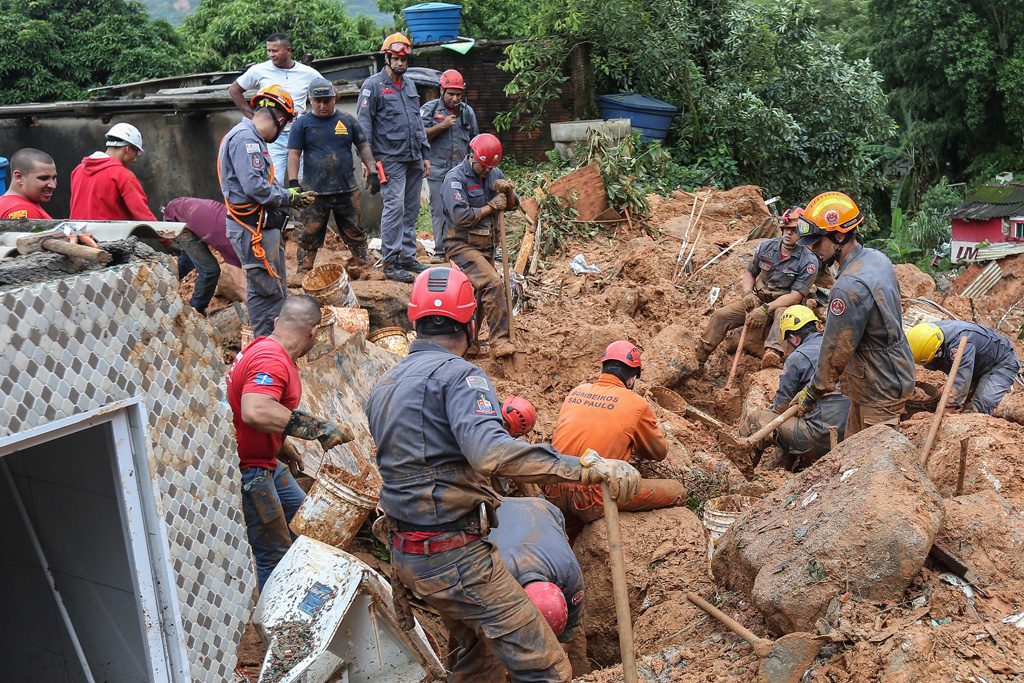 Rettungsarbeiten im Norden von Sao Paulo (Bild: Guilherme Dionizio/AFP)