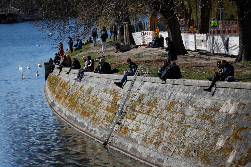 Am Landwehr-Kanal in Berlin, Kreuzberg am Sonntag (Bild: David Gannon/AFP)