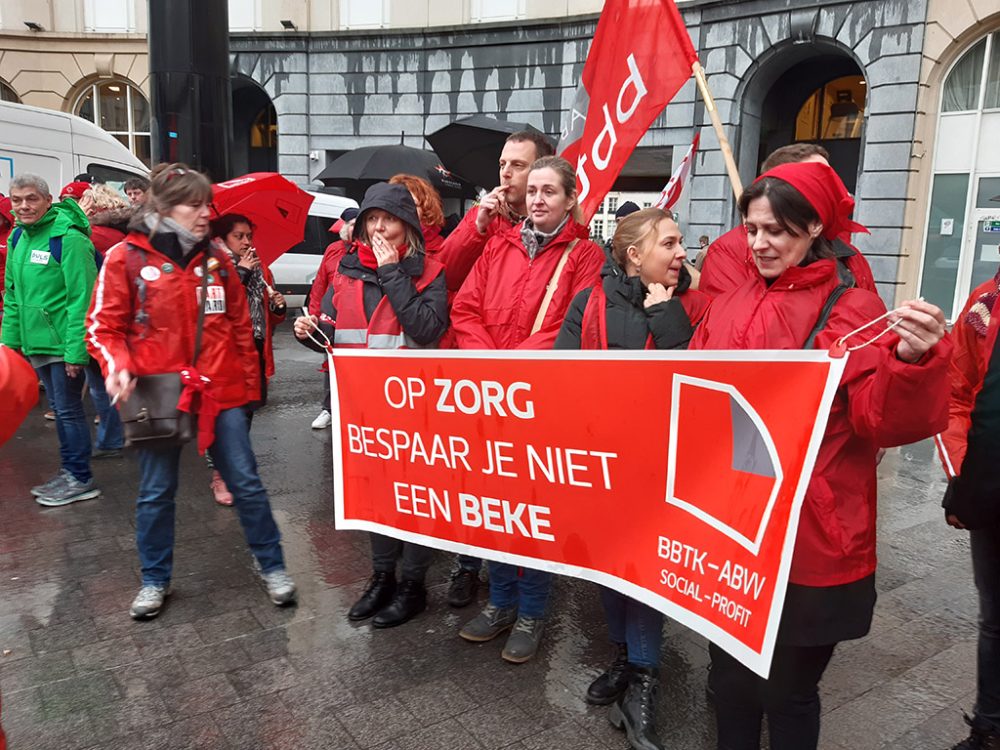 Proteste des Pflegesektors gegen Sparmaßnahmen der Flämischen Regierung in Brüssel (Bild: Jan Nagels/Belga)