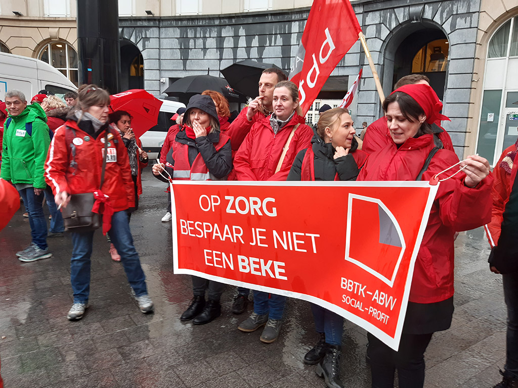 Proteste des Pflegesektors gegen Sparmaßnahmen der Flämischen Regierung in Brüssel (Bild: Jan Nagels/Belga)