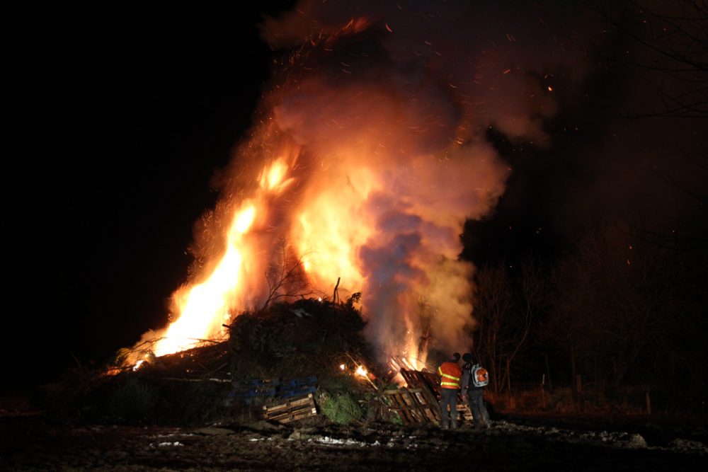 Burgfeuer in St. Vith (Bild: Anja Verbaarschot/BRF)