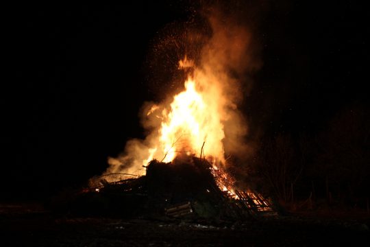 Burgfeuer in St. Vith (Bild: Anja Verbaarschot/BRF)
