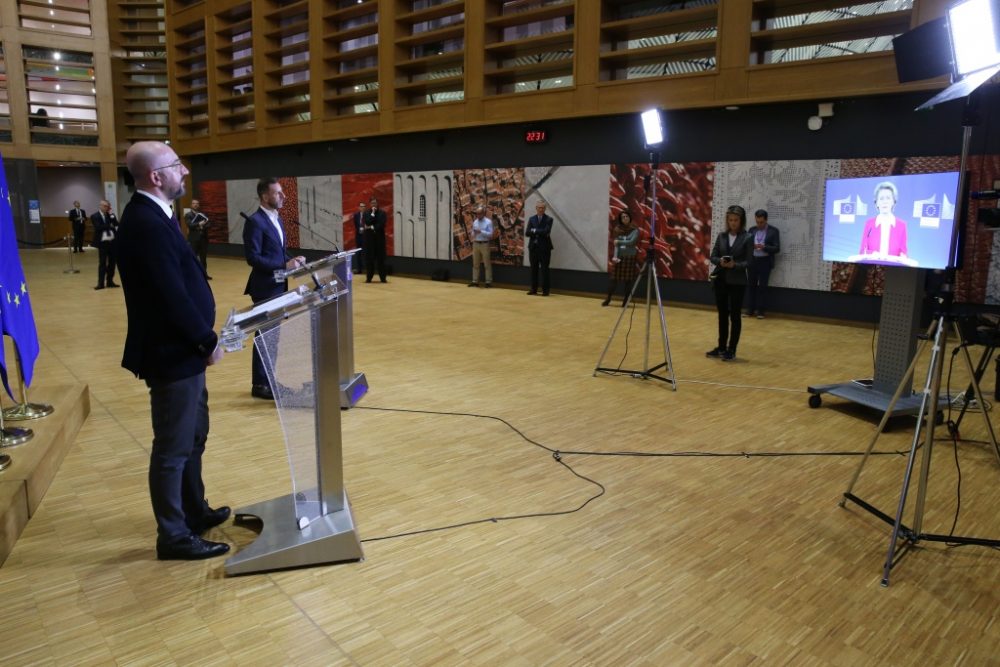 Charles Michel informiert die Presse nach der EU-Videokonferenz (Bild François Walschaerts/AFP)