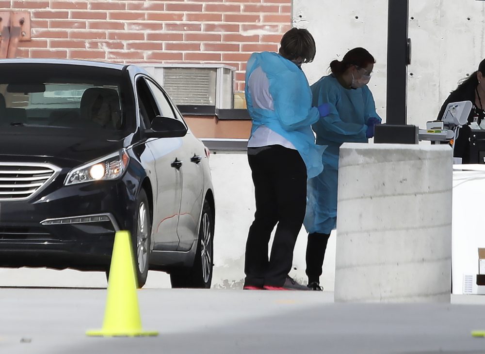 "Drive-Through" für Coronavirus-Tests in den USA (Bild: George Frey/AFP)