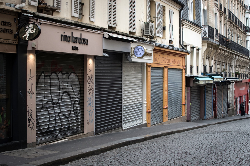 Geschlossene Geschäfte in Paris am Montag (Bild: Joel Saget/AFP)