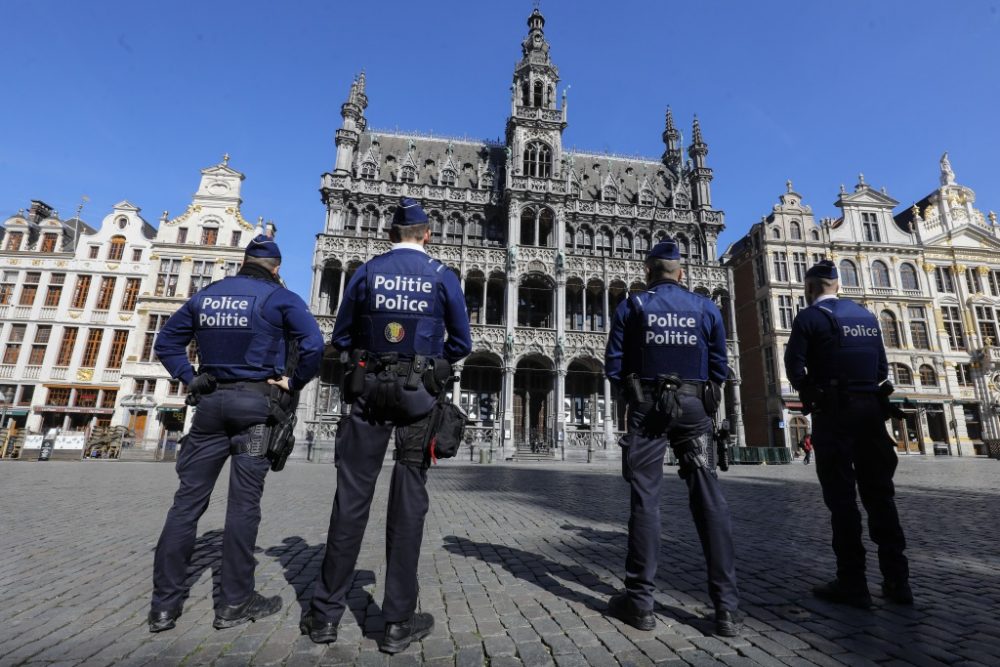 Polizeikräfte auf der Brüsseler Grand-Place (Bild: Thierry Roge/Belga)