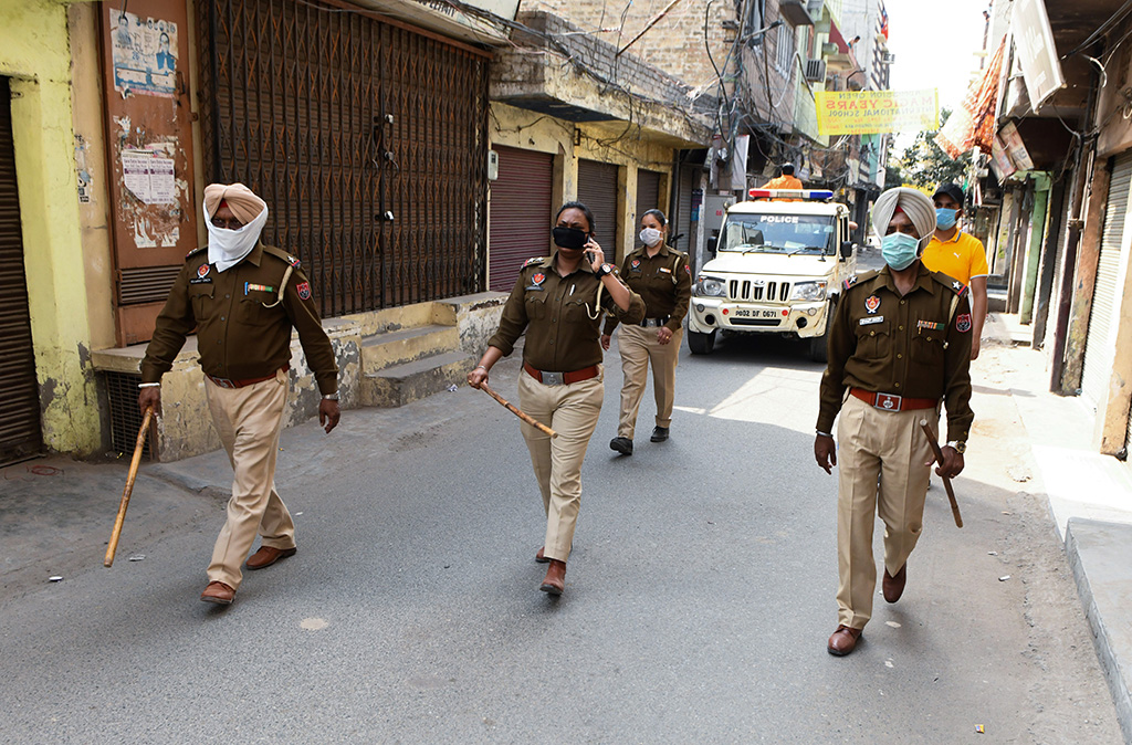 Indische Polizisten in Amritsar (Bild: Narinder Nanu/AFP)