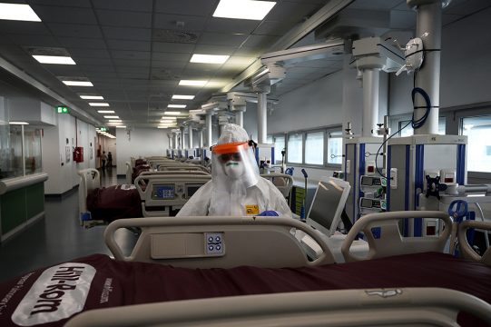 Intensivstation im neuen Covid-19-Krankenhaus in Verduno, nahe Alba, im Nordwesten Italiens (Bild: Marco Bertorello/AFP)