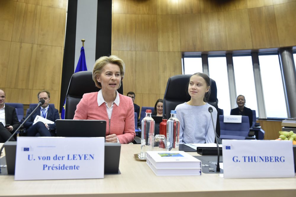 Ursula von der Leyen und Greta Thunberg im EU-Parlament in Brüssel (Bild: John Thys/AFP)