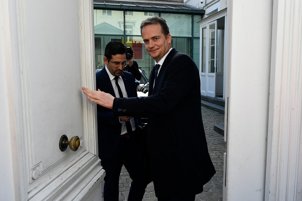 Antonios Antoniadis und Oliver Paas h nach dem Konzertierungsausschuss in Brüssel (Bild: Eric Lalmand/Belga)