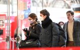 Passagiere am Mailänder Bahnhof t(Bild: Miguel Medina/AFP)