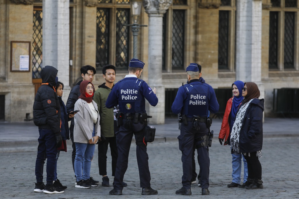 Polizeikontrolle auf der Grand Place in Brüssel (Bild: Thierry Roge/Belga)