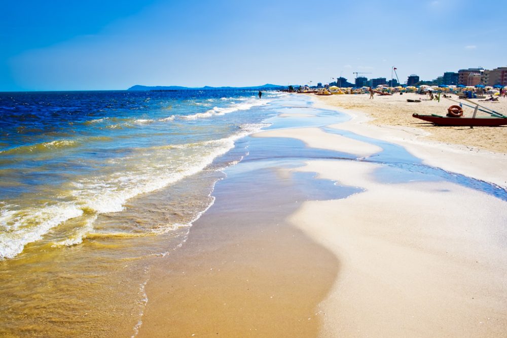 Am Strand von Rimini (© Bildagentur PantherMedia / Alexey Popov)