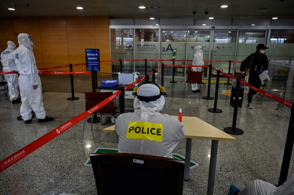 Am Flughafen Schanghai Pudong (Bild: Hector Retamal/AFP)