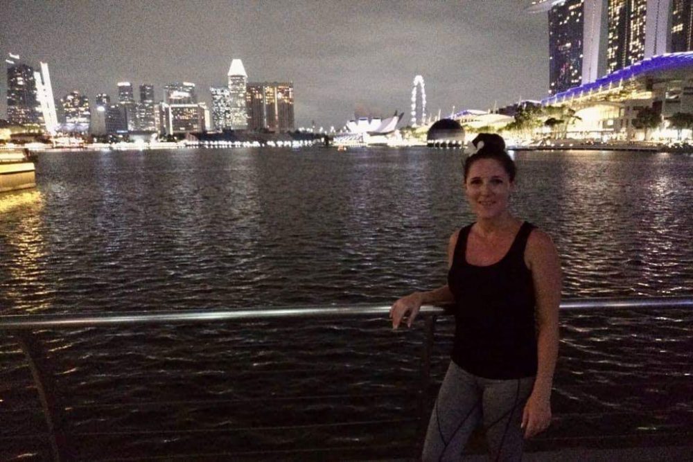 Iris Henrotte in Singapur, auf dem Weg nach Borneo (Bild: privat)