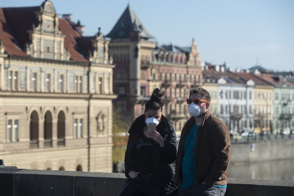 Touristen in Prag (Bild: Michal Cizek/AFP)
