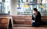 Passagier am Hauptbahnhof von Utrecht (Bild: Remko De Waal/ANP/AFP)