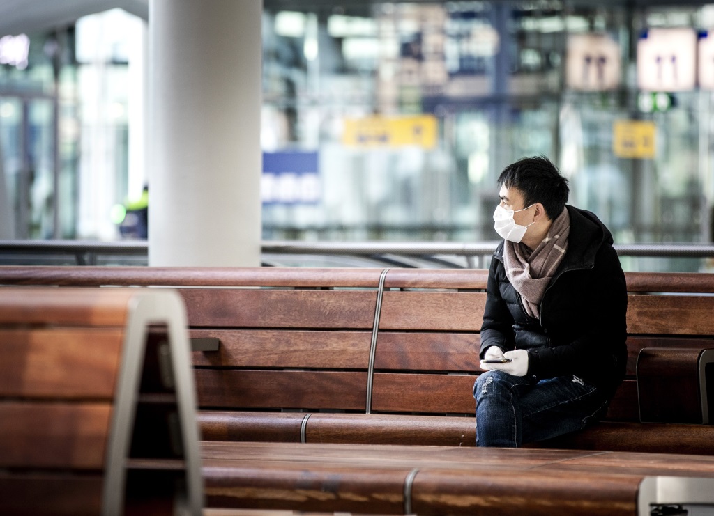 Passagier am Hauptbahnhof von Utrecht (Bild: Remko De Waal/ANP/AFP)