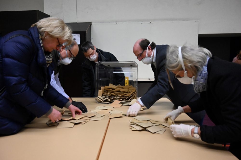 Wahlhelfer in Straßburg (Bild: Frederick Florin/AFP)