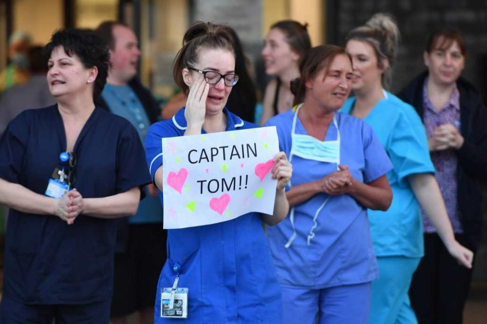 Veteran Tom Moore sammelt Spenden für britisches Gesundheitssystem (Bild: Anthony Devlin/AFP)