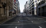 Blick auf die leere Rue de la Loi in Brüssel während der Corona-Ausgangssperre am 5. April (Archivbild: Aris Oikonomou/AFP)