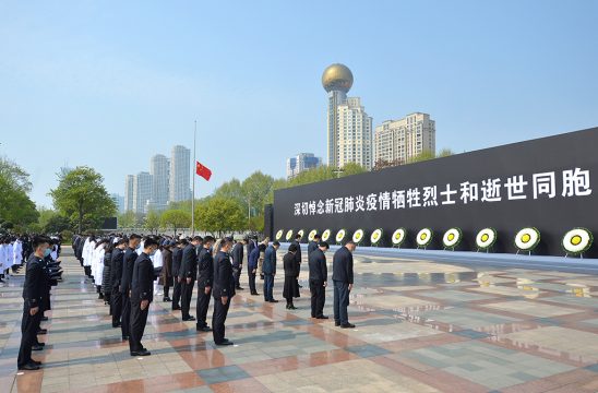 China gedenkt der Coronavirus-Toten (Bild: STR/AFP)