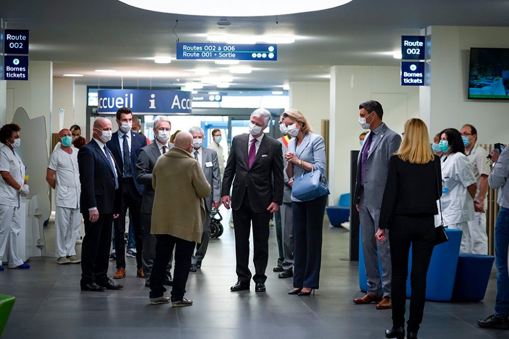 Königspaar zu Besuch im Citadelle-Krankenhaus in Lüttich (Bild: Daina Le Lardic/Belga)