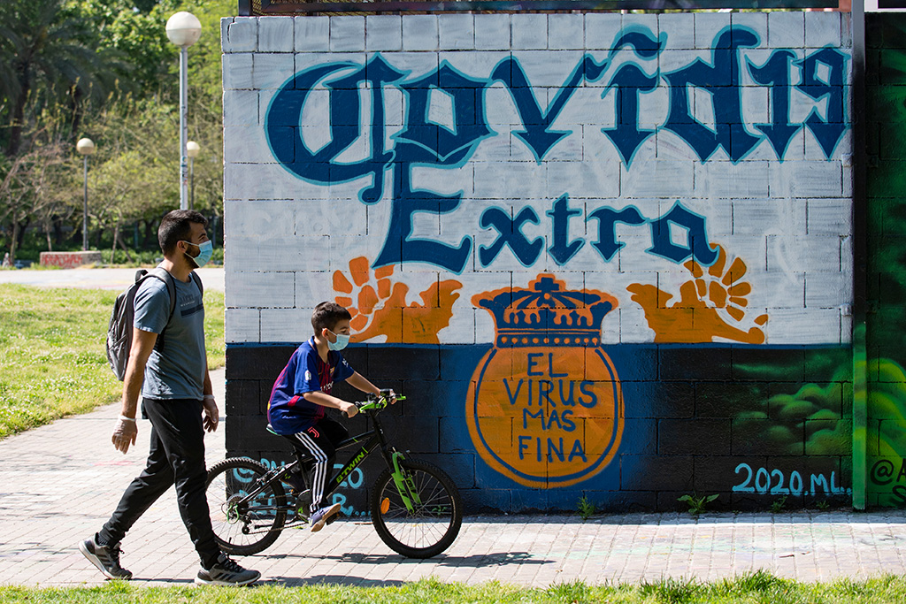 Corona-Covid-Graffiti in Barcelona (Bild: Josep Lago/AFP)