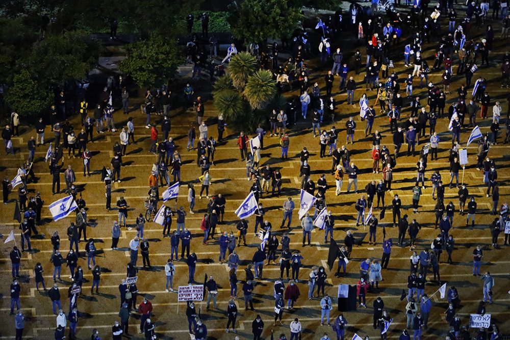 Demo mit Sicherheitsabstand in Tel Aviv (Bild: Jack Guez/AFP)