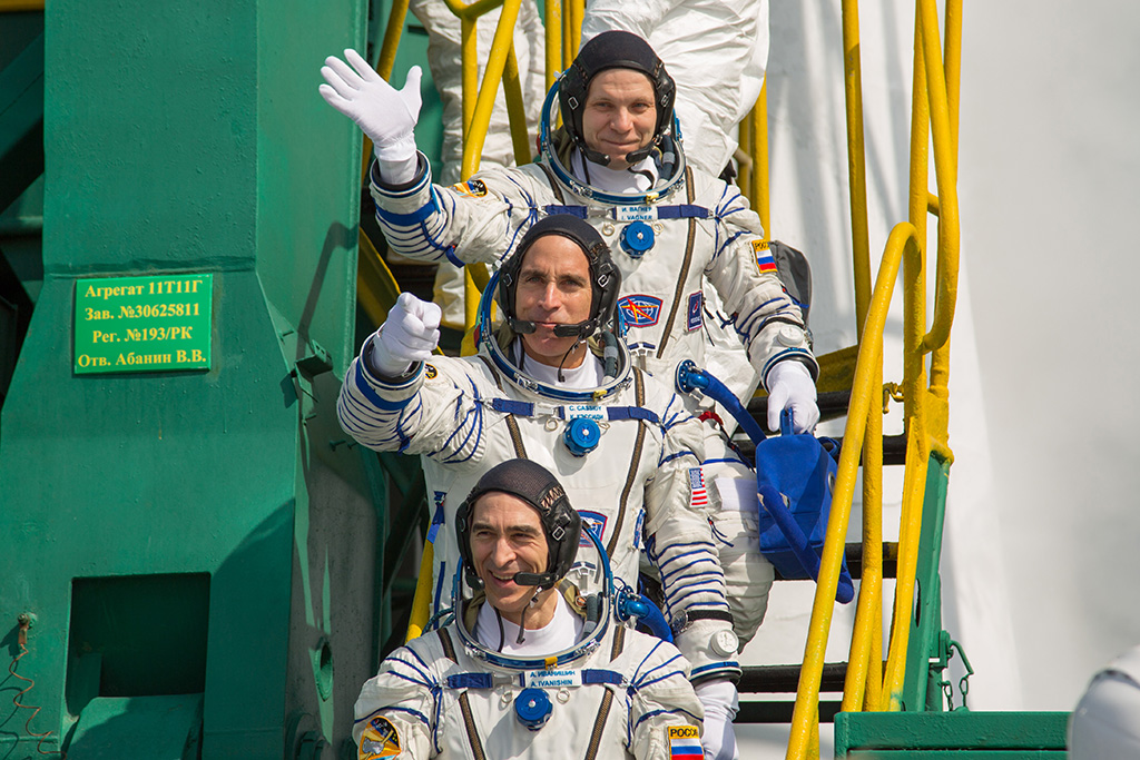 Chris Cassidy, Anatoly Ivanishin und Ivan Vagner vor dem Start zur ISS (Bild: Roscosmos/AFP)