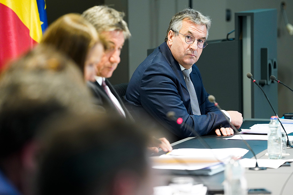 Pierre-Yves Jeholet bei der Pressekonferenz des Nationalen Sicherheitsrats am Freitag (Bild: Daina Le Lardic/Belga)