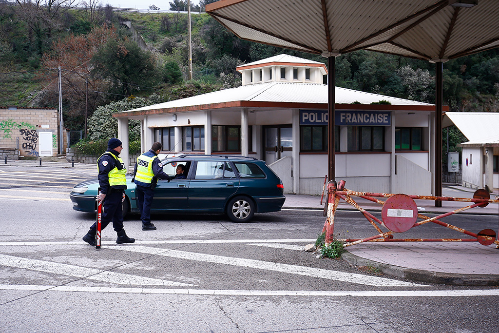 Französische Polizei kontrolliert an der Grenze zu Spanien